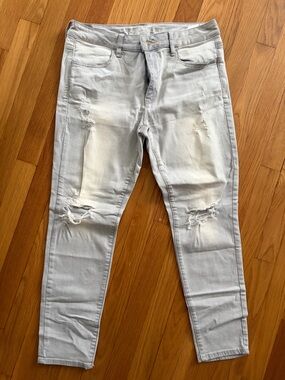 American Eagle | Light Gray Distressed Skinny Jeans | Size: 12 Short